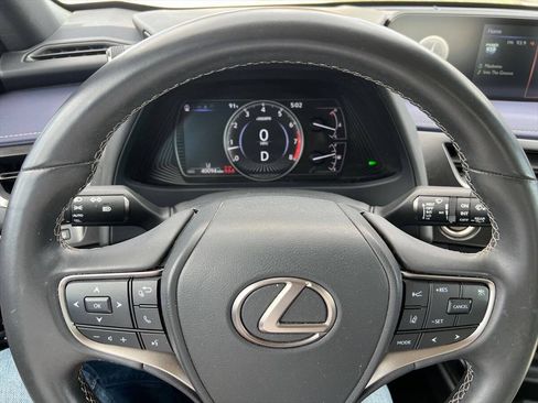 Used 2022 Lexus UX 200 w/ Accessory Package (Z1) FWD image 11