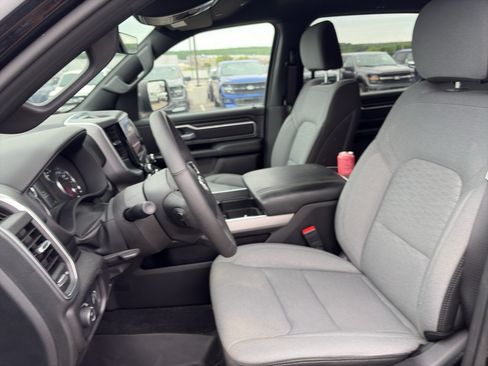 Used 2025 RAM 1500 Big Horn AWD/4WD image 9