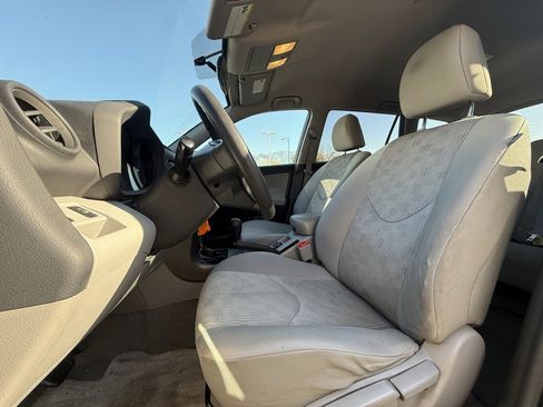 Used 2012 Toyota RAV4 4WD V6 image 10