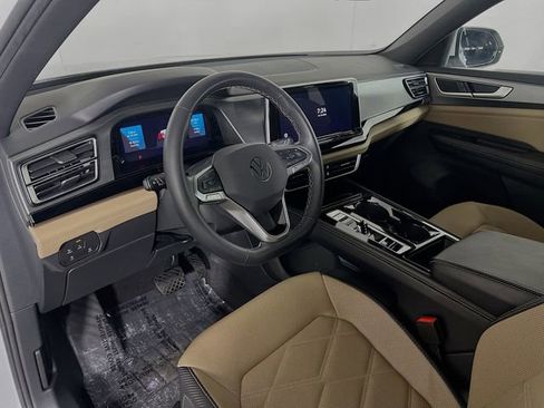 Used 2024 Volkswagen Atlas Cross Sport SE image 11