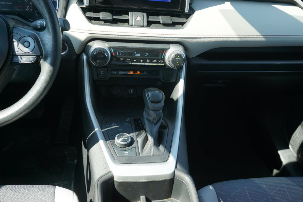 Used 2024 Toyota RAV4 XLE AWD/4WD image 15