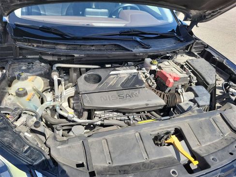 Used 2022 Nissan Rogue S image 17
