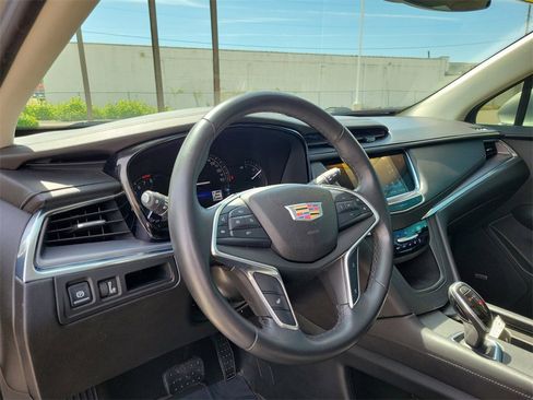 Used 2017 Cadillac XT5 Luxury image 21