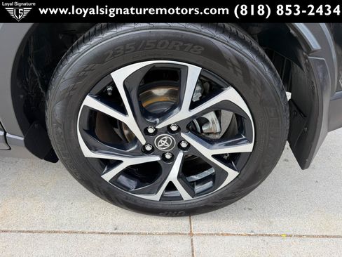 Used 2018 Toyota C-HR XLE FWD image 11