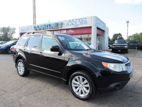 Used 2012 Subaru Forester 2.5X Premium w/ All-Weather Pkg AWD/4WD image 2