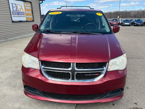 Used 2014 Dodge Grand Caravan SXT image 2