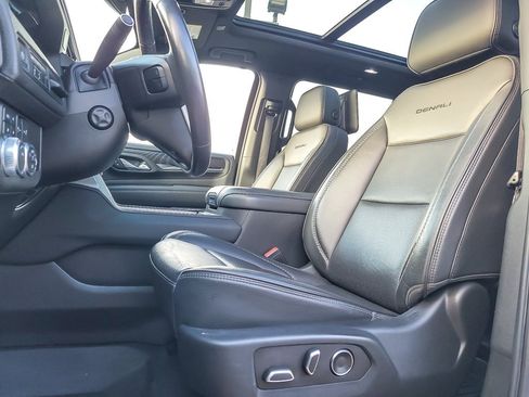 Used 2021 GMC Yukon XL Denali w/ LPO, Illumination Package image 7