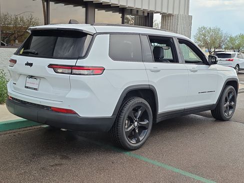 Used 2023 Jeep Grand Cherokee L Altitude image 8