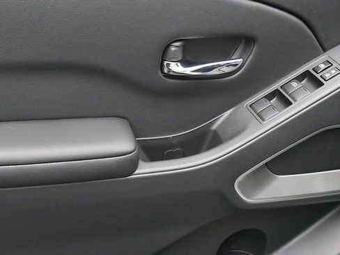 New 2025 Nissan Frontier SV w/ SV Convenience Package image 17