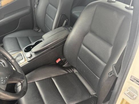 Used 2010 Mercedes-Benz C 350 Sport image 8
