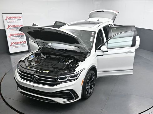 Used 2024 Volkswagen Tiguan SEL R-Line image 41