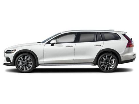Used 2025 Volvo V60 B5 Cross Country Plus AWD/4WD image 3
