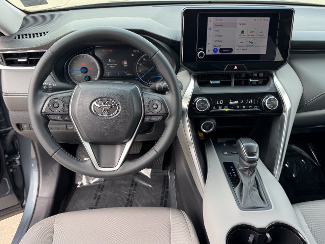 Used 2024 Toyota Venza LE AWD/4WD image 17