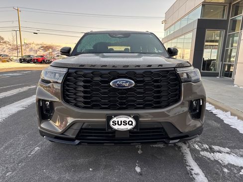 New 2026 Ford Explorer ST-Line image 2