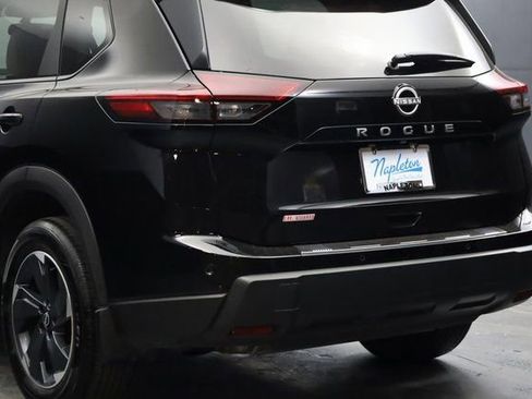 Used 2025 Nissan Rogue SV w/ SV Premium Package image 7