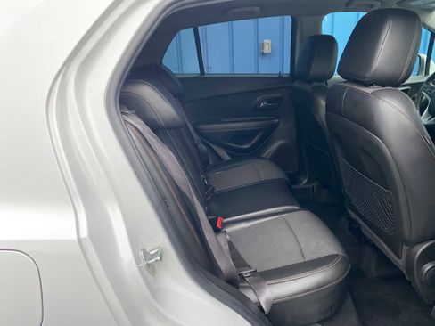 Used 2017 Chevrolet Trax LT w/ LT Convenience Package image 27