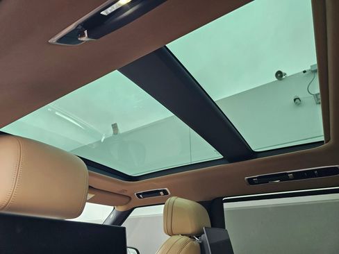 Used 2023 Land Rover Range Rover Long Wheelbase SE image 12