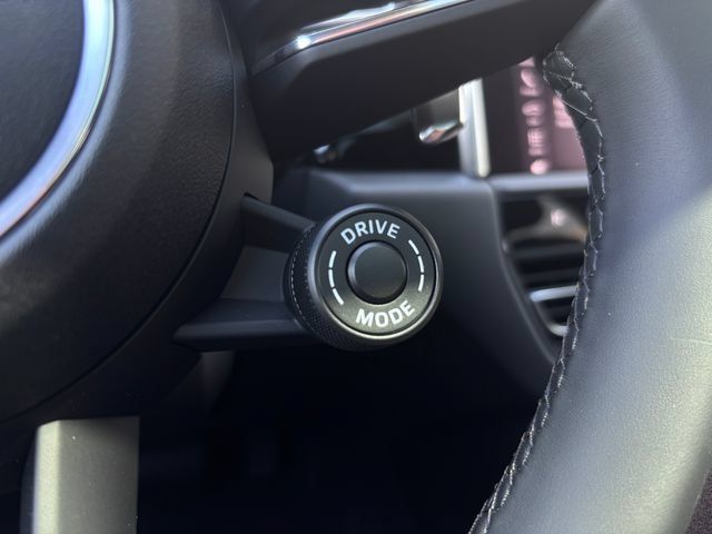 Certified 2026 Porsche Macan AWD/4WD image 17