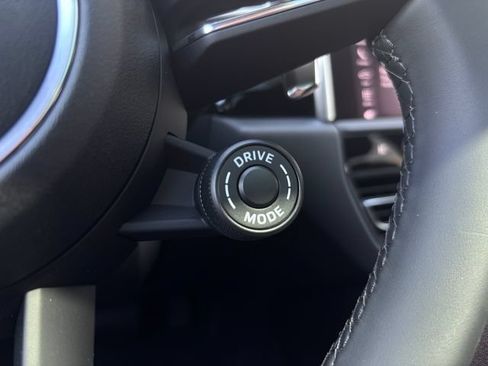 Certified 2026 Porsche Macan AWD/4WD image 17