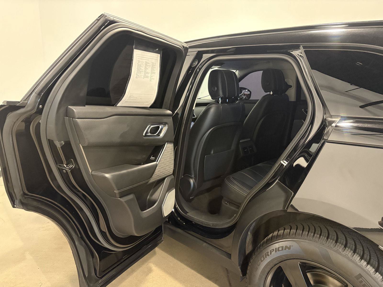 Used 2018 Land Rover Range Rover Velar S AWD/4WD image 30