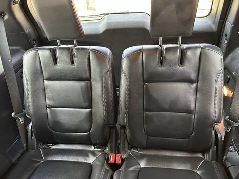 Used 2019 Ford Explorer XLT w/ Equipment Group 202A FWD image 13