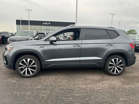 Used 2023 Volkswagen Taos SE AWD/4WD image 4