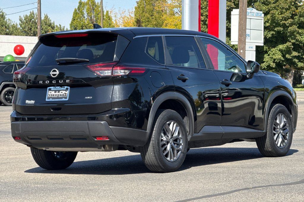 Used 2026 Nissan Rogue SV AWD/4WD image 7