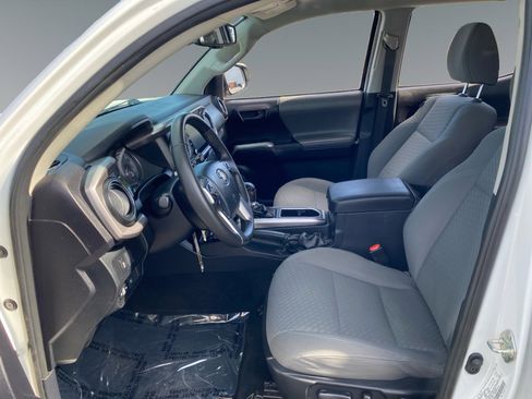 Used 2020 Toyota Tacoma SR5 image 9
