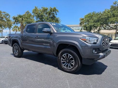 Used 2022 Toyota Tacoma TRD Sport w/ Technology Package AWD/4WD image 2