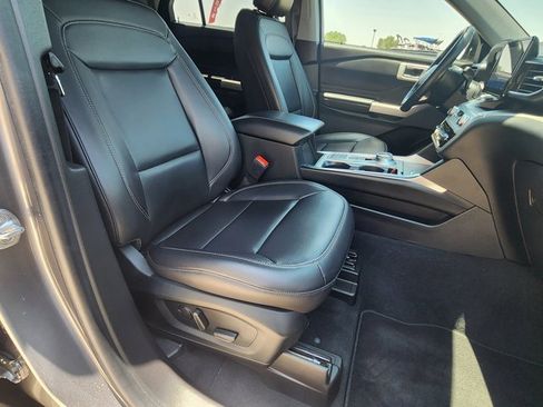 Used 2022 Ford Explorer XLT w/ Equipment Group 202A image 22
