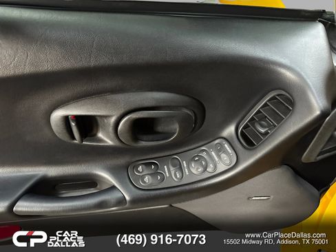 Used 2000 Chevrolet Corvette Coupe w/ Roof Pkg RWD image 12