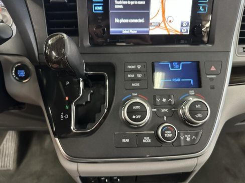 Used 2017 Toyota Sienna XLE w/ XLE Navigation Package AWD/4WD image 23