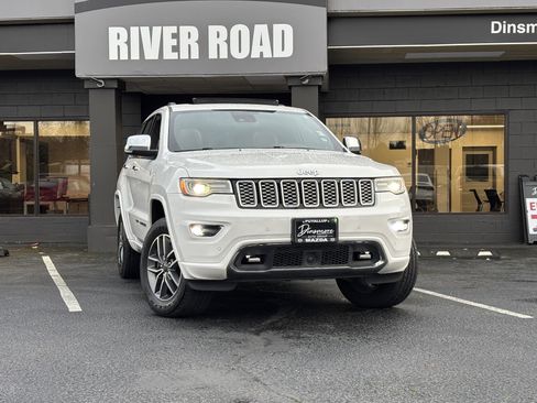 Used 2020 Jeep Grand Cherokee Overland image 3