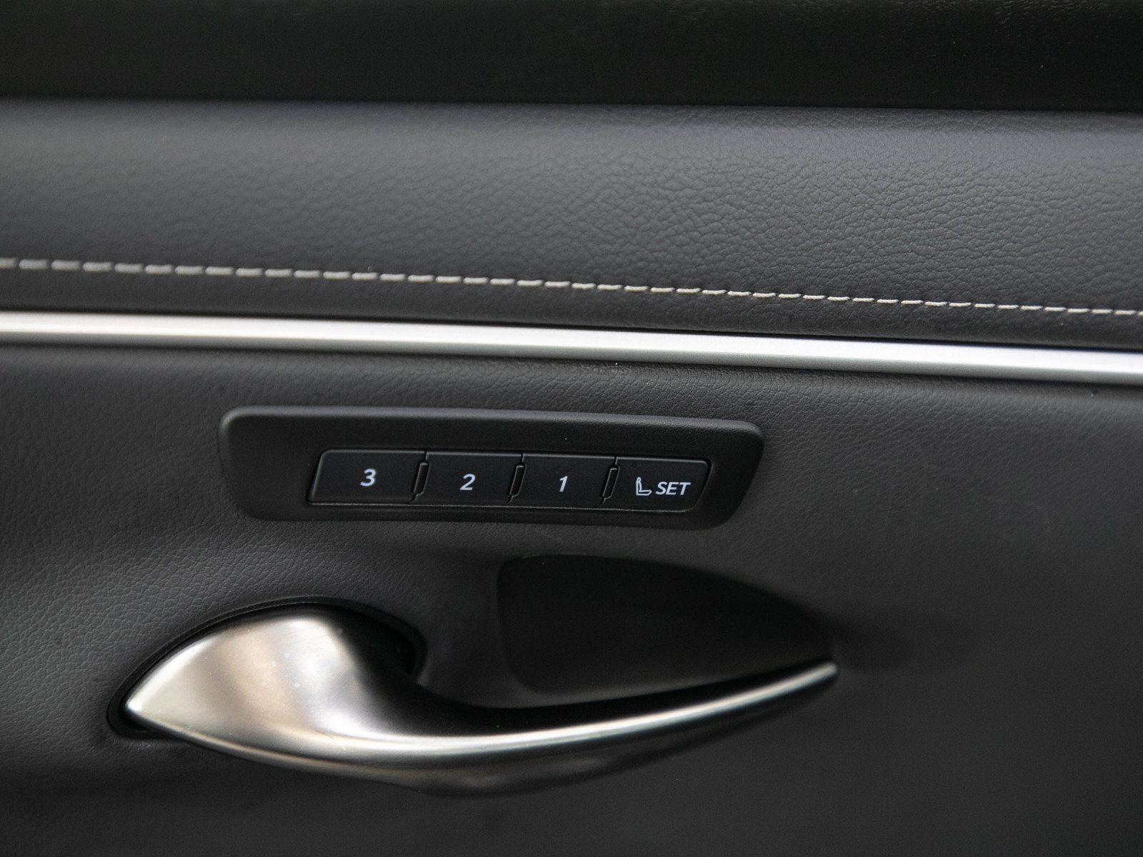 Used 2025 Lexus ES 300h FWD image 21