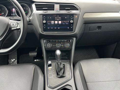 Used 2018 Volkswagen Tiguan SE image 14