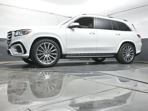 Used 2026 Mercedes-Benz GLS 450 4MATIC image 51