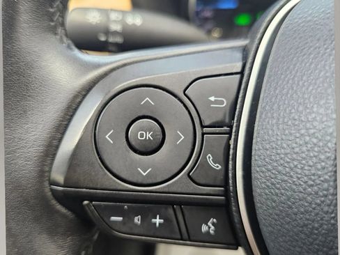Used 2022 Toyota RAV4 XLE w/ XLE Grade Weather Package AWD/4WD image 17