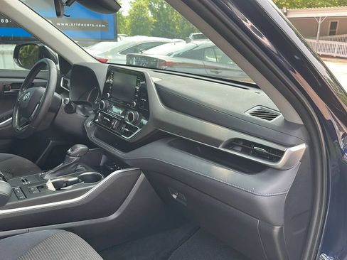Used 2021 Toyota Highlander LE FWD image 25