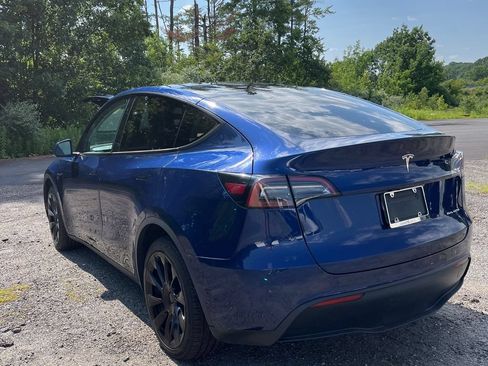 Used 2022 Tesla Model Y Long Range AWD/4WD image 2