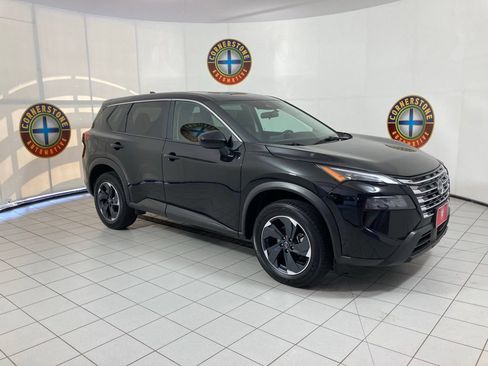 Used 2025 Nissan Rogue SV AWD/4WD image 19