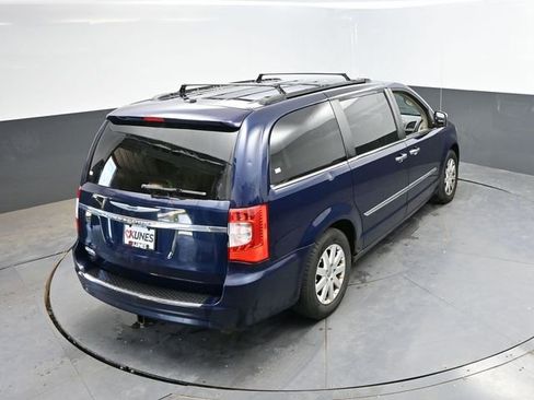 Used 2012 Chrysler Town & Country Touring-L w/ Entertainment Group #2 FWD image 22