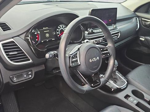 Used 2023 Kia Seltos SX image 9