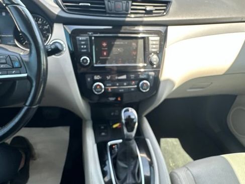 Used 2020 Nissan Rogue Sport SL FWD image 16