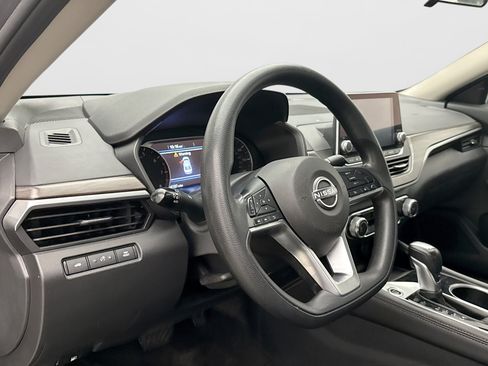Used 2023 Nissan Altima 2.5 SV AWD/4WD image 7