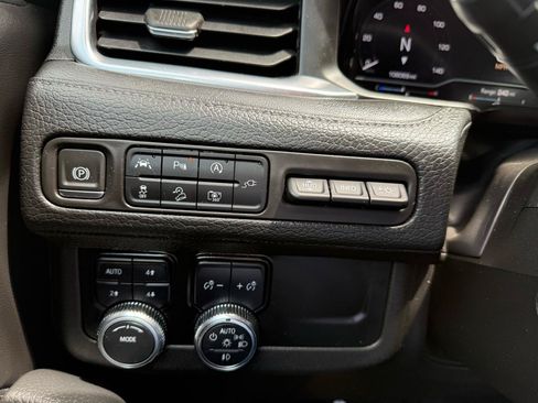 Used 2022 GMC Yukon XL Denali AWD/4WD image 34