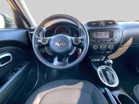 Used 2016 Kia Soul + image 5