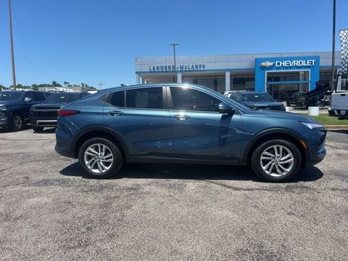 Used 2025 Buick Envista Preferred w/ Convenience II Package FWD image 2