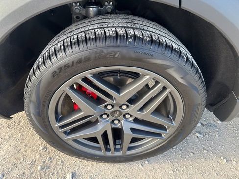 Used 2025 Ford Explorer ST-Line w/ ST-Line Street Pack image 31