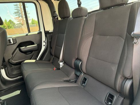 Used 2023 Jeep Gladiator Sport AWD/4WD image 21
