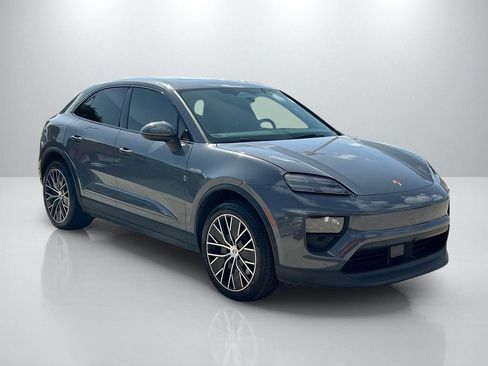 Used 2025 Porsche Macan 4S Electric AWD/4WD image 3